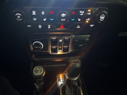 Used 2022 Jeep Wrangler Unlimited Sahara w/ Cold Weather Group image 33