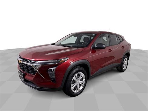 Used 2024 Chevrolet Trax LS image 4