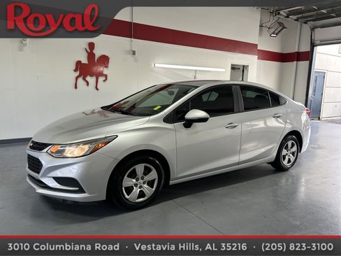 Used 2018 Chevrolet Cruze LS image 1