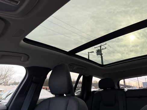 Certified 2025 Volvo V60 B5 Cross Country Plus image 8