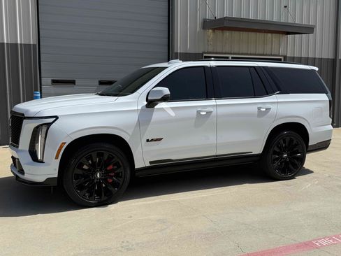 Used 2026 Cadillac Escalade V w/ LPO, ONYX Package AWD/4WD image 3