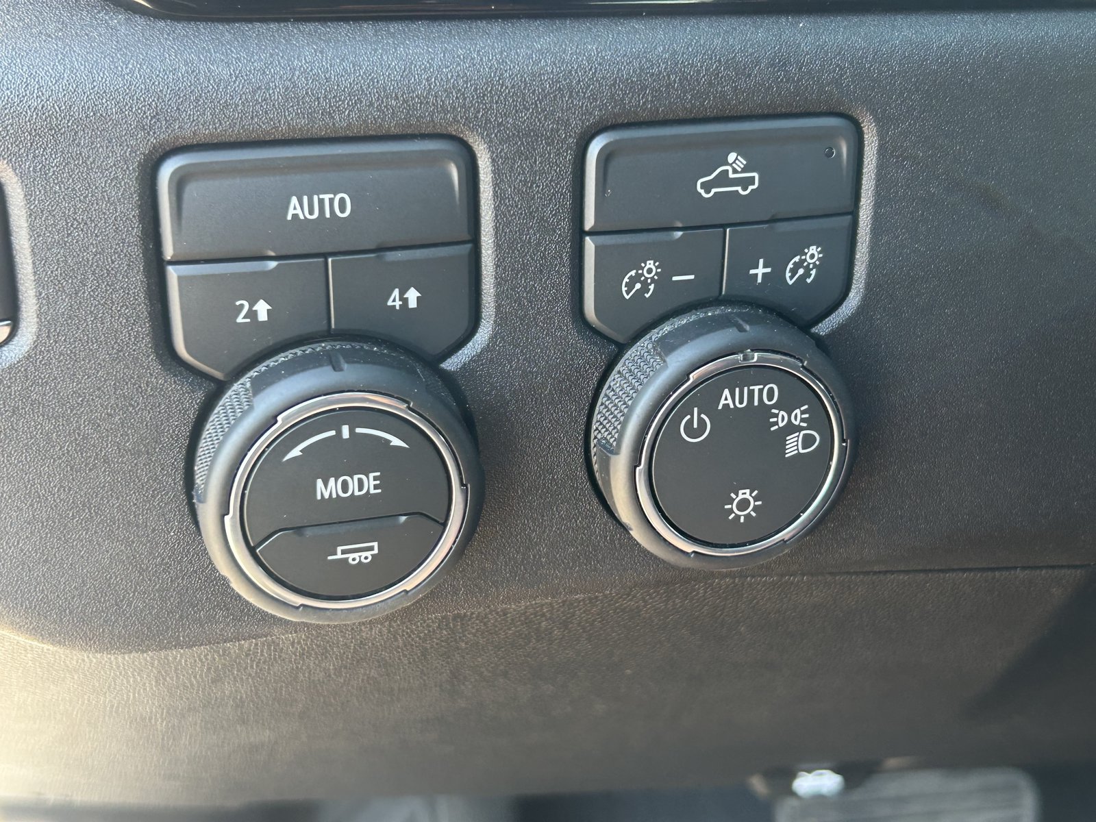Certified 2026 Chevrolet Silverado 1500 LT AWD/4WD image 32