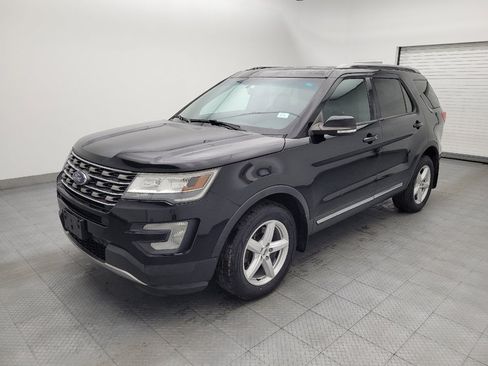 Used 2016 Ford Explorer XLT w/ Equipment Group 201A AWD/4WD image 2