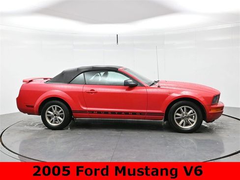 Used 2005 Ford Mustang Convertible image 8