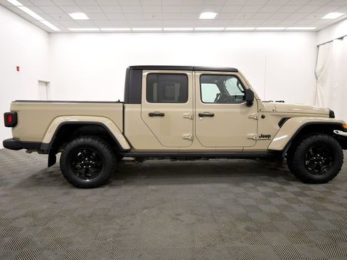 Used 2022 Jeep Gladiator Sport AWD/4WD image 9