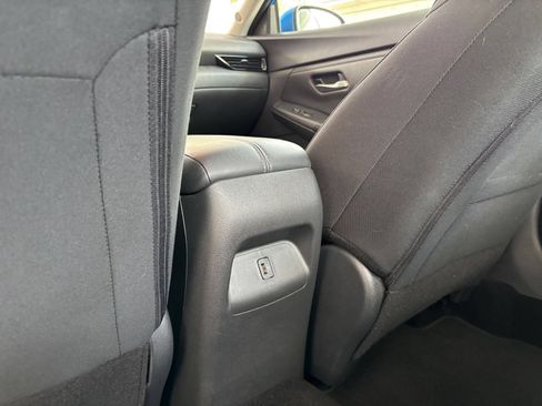 Used 2025 Nissan Sentra SV FWD image 23