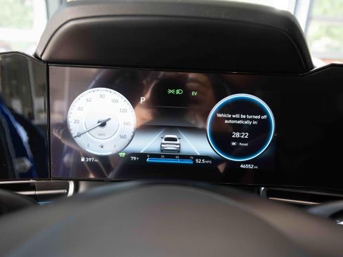 Used 2022 Hyundai Elantra Limited FWD image 16