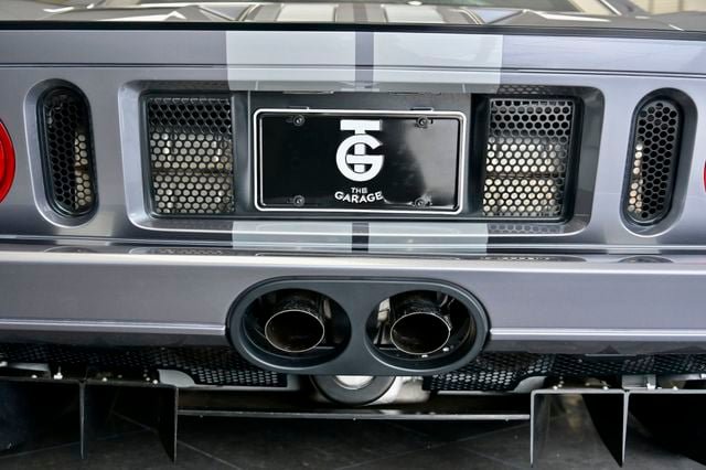 Used 2006 Ford GT RWD image 9