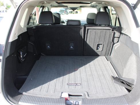 Certified 2023 Nissan Rogue SV w/ SV Premium B Package AWD/4WD image 5
