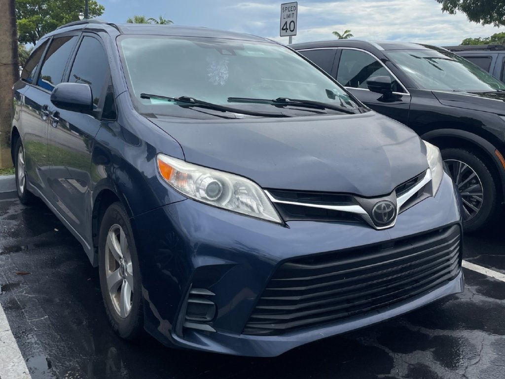 Used 2020 Toyota Sienna LE FWD image 2
