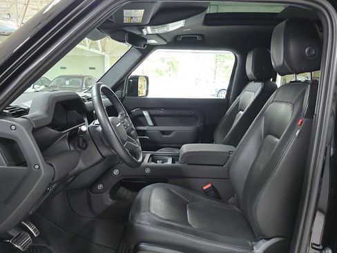 Used 2023 Land Rover Defender 90 X-Dynamic SE image 18