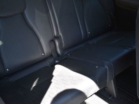 Used 2025 Kia Carnival FWD image 34
