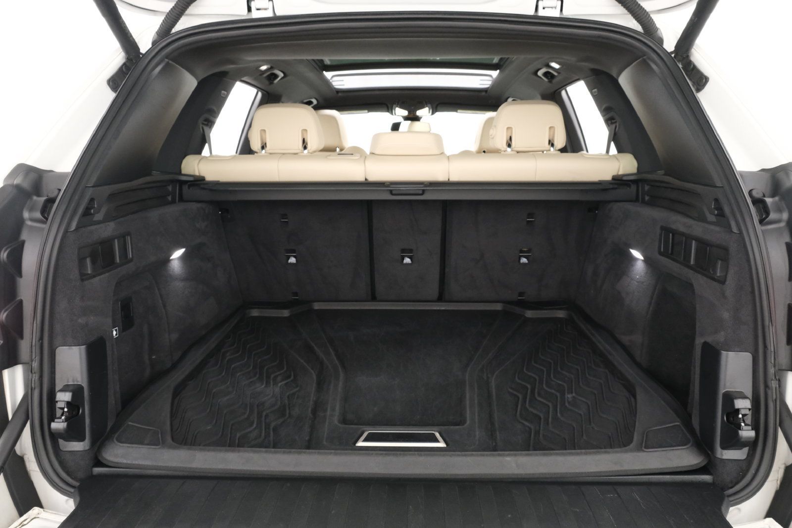 Used 2021 BMW X5 xDrive40i w/ Parking Assistance Package AWD/4WD image 40