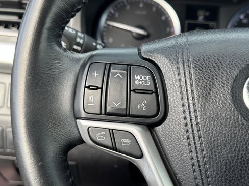 Used 2016 Toyota Highlander XLE image 29