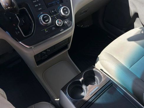 Used 2017 Toyota Sienna XLE w/ XLE Navigation Package image 16