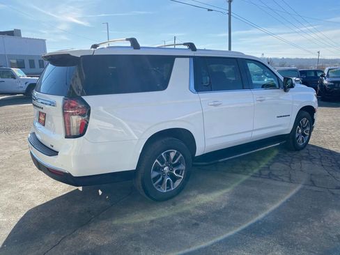 Used 2022 Chevrolet Suburban LT w/ LT Signature Plus Package AWD/4WD image 6