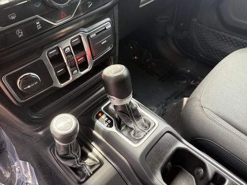 Used 2020 Jeep Wrangler Unlimited Sahara AWD/4WD image 26