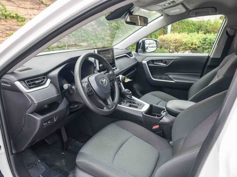 Certified 2025 Toyota RAV4 XLE FWD image 16