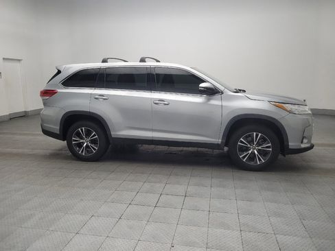 Used 2019 Toyota Highlander LE image 11