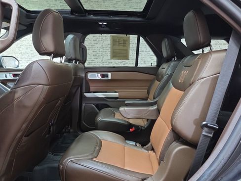 Used 2022 Ford Explorer King Ranch w/ Premium Technology Package image 17