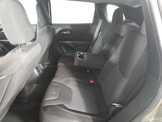 Used 2019 Jeep Cherokee Latitude w/ Popular Appearance Group AWD/4WD image 15
