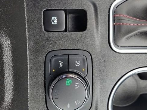 Used 2022 Chevrolet Traverse RS image 37