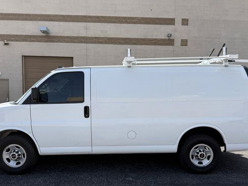 Used 2019 GMC Savana 2500 w/ Driver Convenience Package RWD image 6