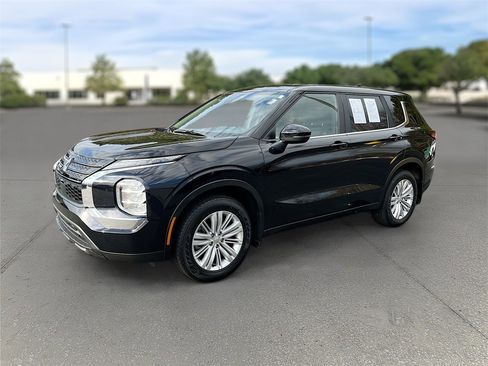 Used 2024 Mitsubishi Outlander ES image 29