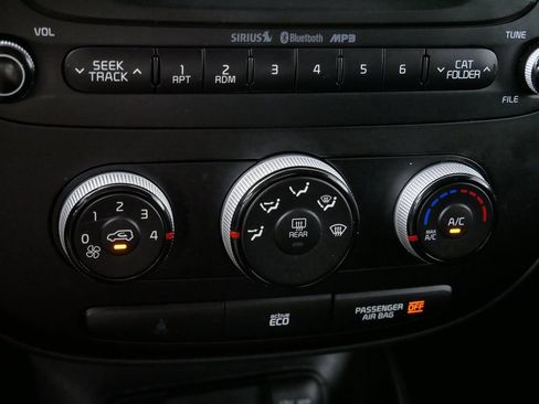 Used 2016 Kia Soul FWD image 32