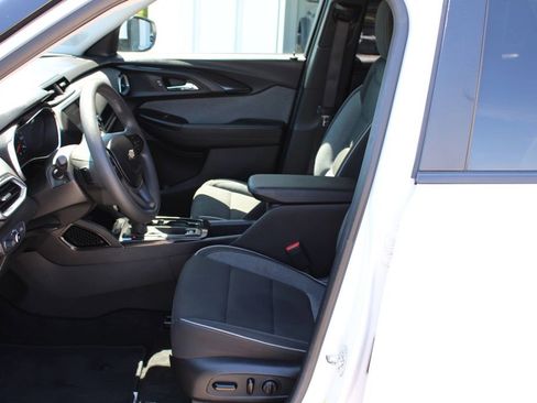 Used 2021 Chevrolet TrailBlazer LT FWD image 40