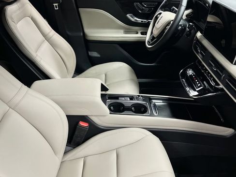 Used 2025 Lincoln Corsair AWD image 7