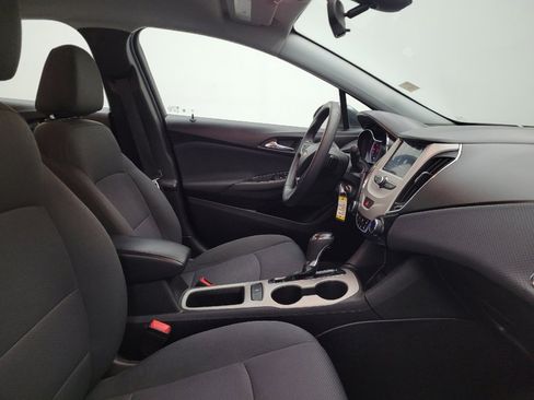Used 2019 Chevrolet Cruze LT image 21