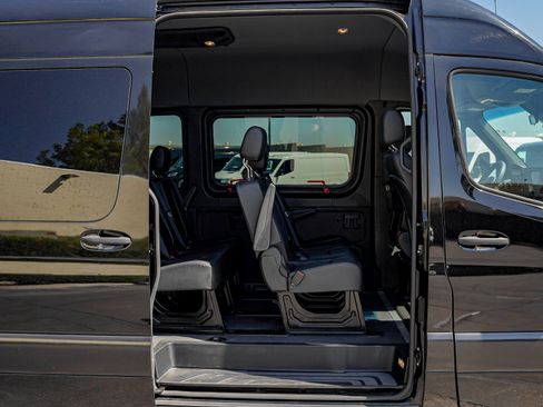 Used 2024 Mercedes-Benz Sprinter 2500 image 9