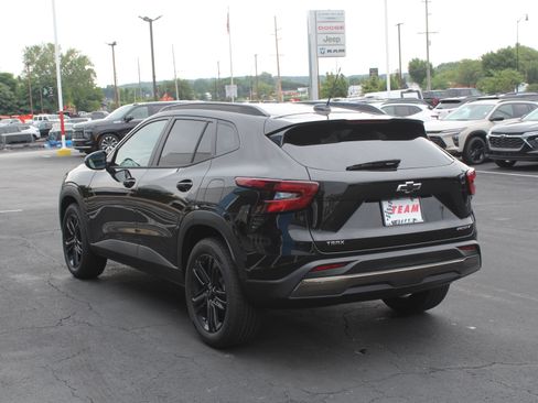 New 2026 Chevrolet Trax ACTIV w/ Sunroof Package FWD image 5