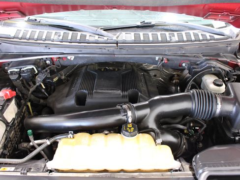 Used 2018 Ford Expedition XLT w/ Equipment Group 202A AWD/4WD image 43