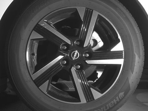 Used 2025 Nissan Sentra SV FWD image 14