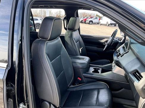 Used 2022 GMC Yukon XL SLT w/ SLT Premium Package image 30