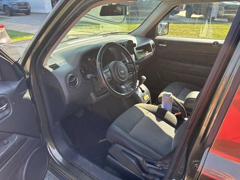 Used 2016 Jeep Patriot Latitude AWD/4WD image 6