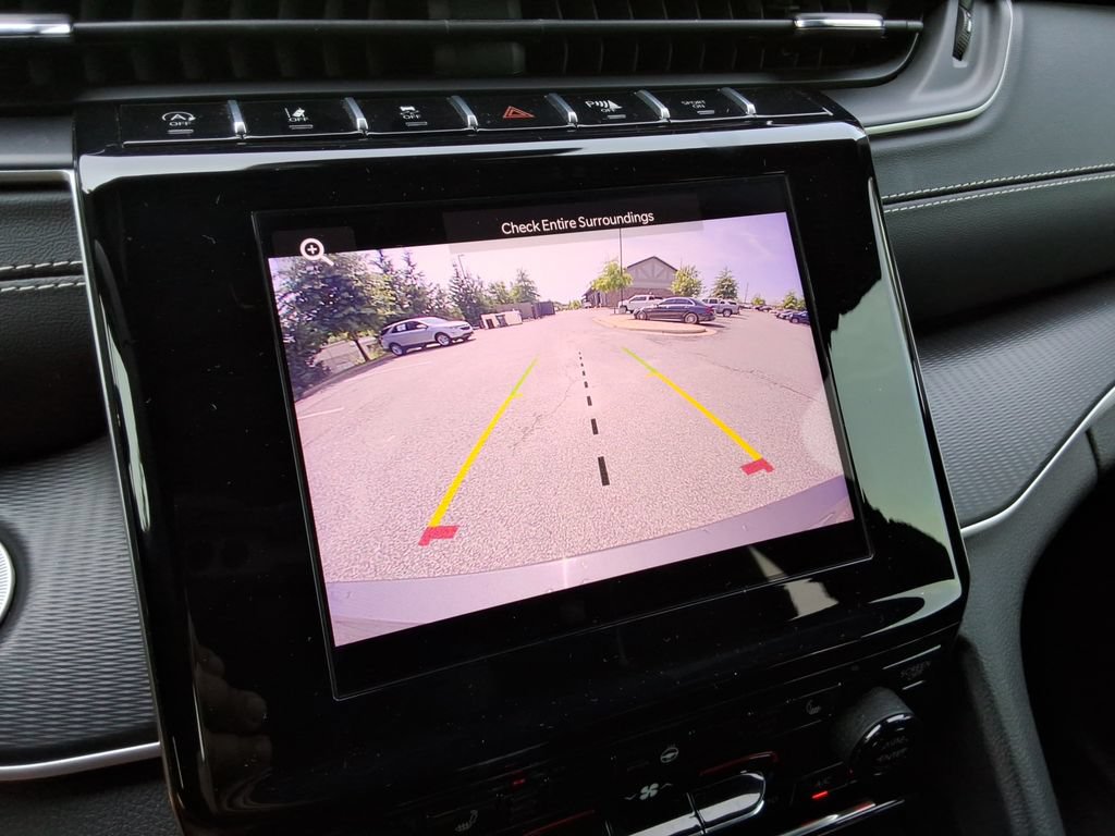 Used 2025 Jeep Grand Cherokee L Altitude RWD image 33