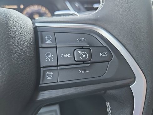 New 2025 Jeep Grand Cherokee Altitude image 39