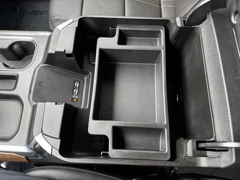 Certified 2022 Chevrolet Silverado 1500 High Country w/ Technology Package image 20