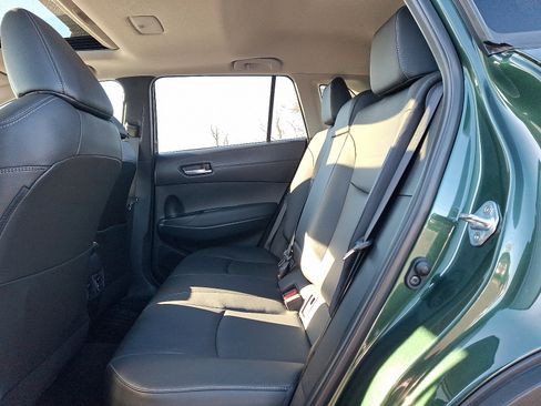 Used 2022 Toyota Corolla Cross XLE w/ Convenience Package image 10