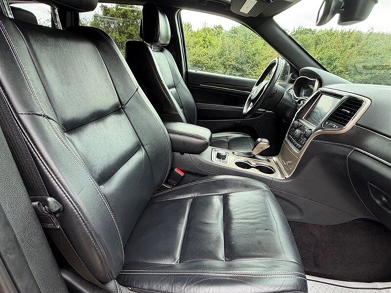 Used 2017 Jeep Grand Cherokee Limited AWD/4WD image 17