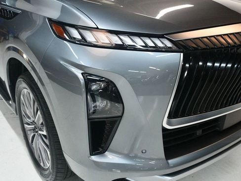 Used 2025 INFINITI QX80 Sensory image 10