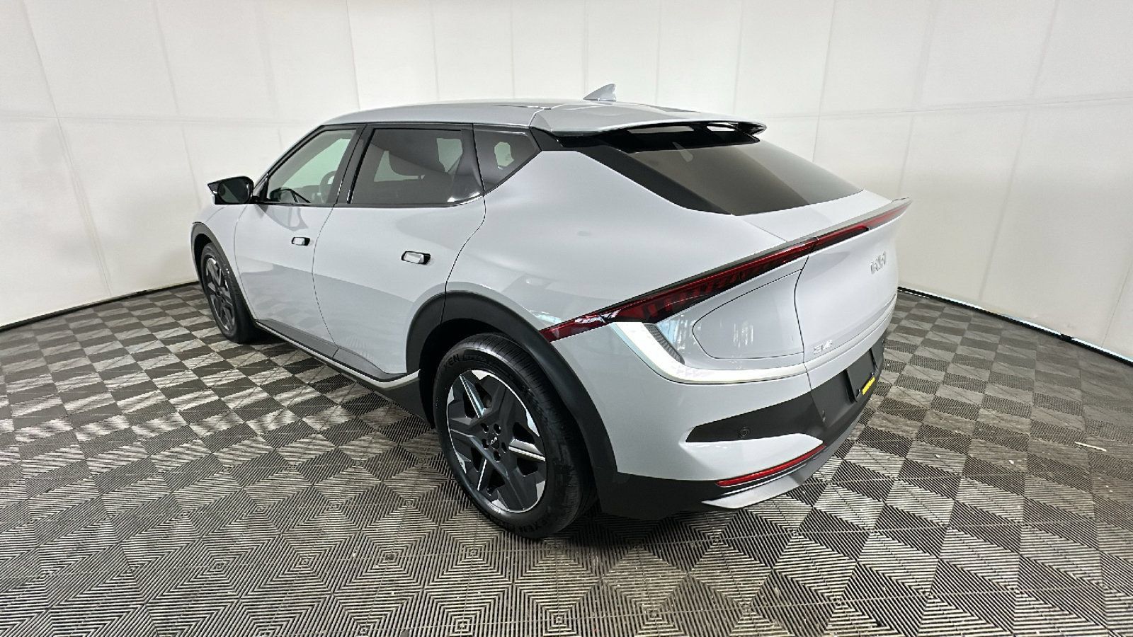 Used 2025 Kia EV6 Light AWD/4WD image 5