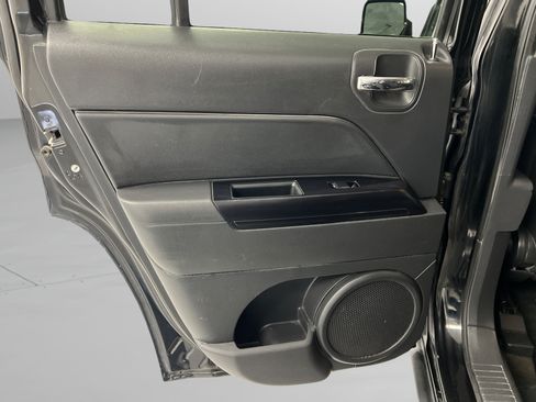 Used 2013 Jeep Patriot Latitude FWD image 27