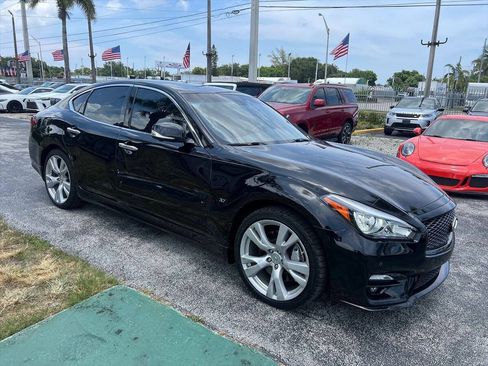 Used 2019 INFINITI Q70 Luxe w/ Sport Package RWD image 4