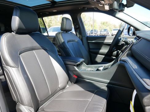 Certified 2025 Jeep Grand Cherokee L Limited w/ Luxury Tech Group II image 26