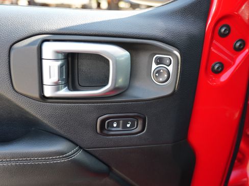 Used 2019 Jeep Wrangler Unlimited Sahara w/ Quick Order Package 24M Moab image 17