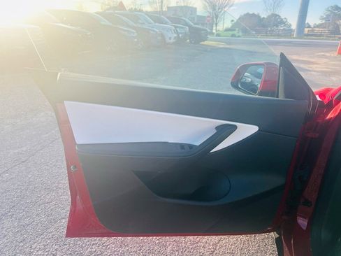 Used 2021 Tesla Model Y Performance image 17